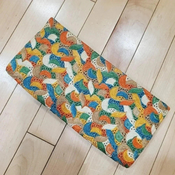 no brand Handbags - Vintage embroidered clutch